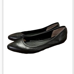 Frye • Regina black leather flats